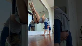 Deep arch handstand! #stretching