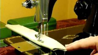 CLASSIC SINGER MODEL 15 STRAIGHT STITCH SEWING MACHINE