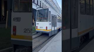 Tramvaiul V3A-93 #255 intrând în stația de urcare “Pantelimon” pe linia 55