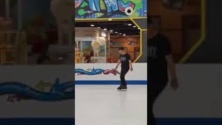 The high-fidelity ice skating rink has completed its test run （高仿真滑冰场馆完成试滑中）