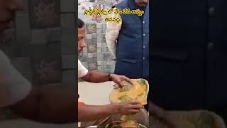 ప్లాస్టిక్ ప్లేట్స్ లో అన్నం తింటే, ప్లాస్టిక్ మీ పేగులలో అంటుకుంటుంది, దీనివల్ల జీర్ణక్రియ జరగదు