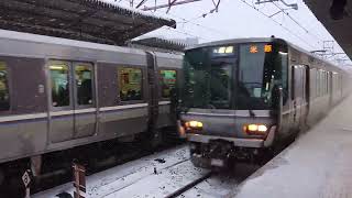 JR貨物 EF210-150号機 貨物列車 JR西日本 223系2000番台 W編成 普通 米原行き 下り列車 踏切確認と草津駅で信号確認の影響で遅延中 南草津駅 20220114