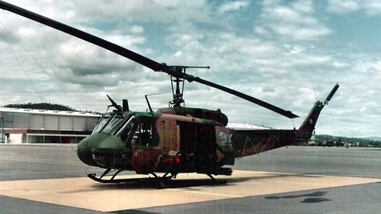 UH-1D Huey Gunship - YouTube