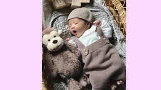 新生児が寝ないで手足バタバタさせてる姿が可愛い 服もおしゃれ赤ちゃんNewborn baby