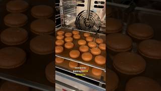 На каком режиме печь макарон на французской меренге #shorts #macarons