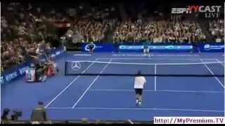 Roger Federer hits TWEENER against Andy Roddick