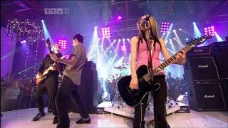 Avril Lavigne - Don't Tell Me live @ CDUK [24-07-04] [HQ]