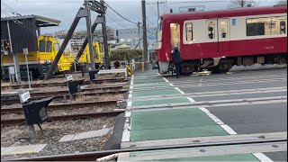 京急車掌踏切から乗ってしまう