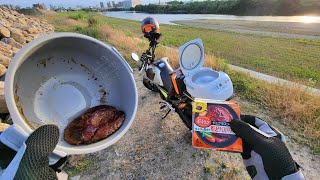 バイクに積んだ炊飯器でハンバーグを焼きながら移動するソロツーリング