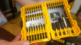 Kit de Bits DWA2T40IR e DCF 887 DeWALT - Apresentação