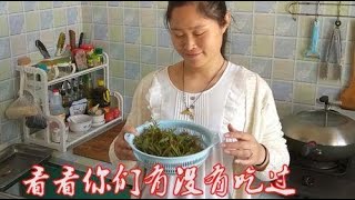 香椿芽不要再炒鸡蛋了，试试这种做法，鲜嫩爽口，太好吃了！