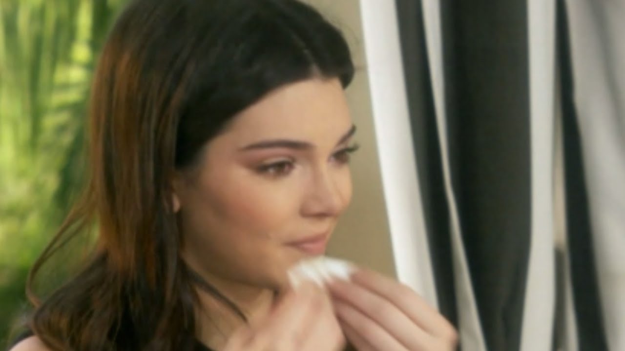 Kendall Jenner Gets Emotional About Bruce In New Keeping Up With The ...