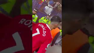 Everton vs Manchester United 1-0 Cristiano Ronaldo smashes an Everton fan