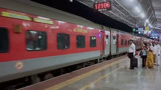 Vidarbha Express arriving at Shegaon railway station 🔗