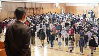 「思い出は鬼ごっこ」　大阪市立小学校で修了式