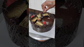 Moist chocolate cake 🤤 decorating ideas #chocolatecake #shorts #youtubeshorts #viralvideo #trending