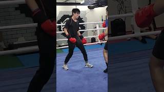 @rof_boxing 老闆，人稱氣功俠台灣最強武將靖海侯後裔施人，生吃阿堯鐵拳 #拳擊 #punch #對打