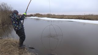 Огромные караси на паук подъёмник. Лед тронулся.