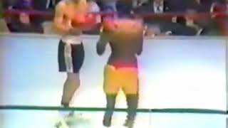 Thomas Hearns vs Saensak Muangsurin  1979-10-18