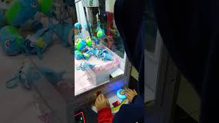 HAPPY KID ENJOY PLAYING CLAW MACHINE ARCADE GAME IN SPORTZONE SM CITY MARILAO #shorts #sportzone