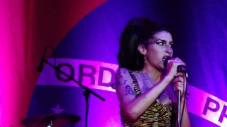 AMY WINEHOUSE - LIVE IN RIO - Rehab/ You Know I'm No Good