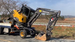 Volvo EW60E Excavator get off the truck #01 | 장비작업 Construction Machines | 굴삭기 하차,  굴삭기 내리기