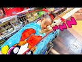 5 FAÇONS de FAIRE PASSER des BONBONS dans le CADDIE de MAMAN | PRANK au SUPERMARCHÉ !