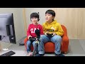 ゲームやってる風どんちゃん　水場に行きたい、母のことは無視してゲームをつづける　＃1703