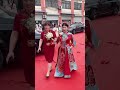 年轻的喜婆婆 迎接儿媳妇