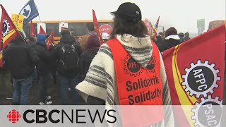 Striking PSAC workers escalate pressure at border crossings