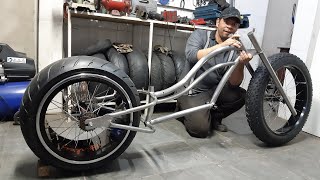 Reta final da Bike Chopper futurística