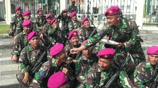 HUT TNI; POLISI DAN TENTARA "NGERJAIN" PASUKAN UPACARA