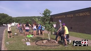 Video: Volunteers help place memorials for 5 teens slain in Henryetta mass murder