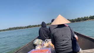 นั่งเรือหางยาวข้ามแม่น้ำโขงไทย-ลาว เป็นตาอย้านยุใดครับ🥹