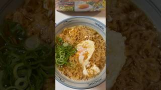 おはようございます🎏チキンラーメンの袋に書いてあるお鍋で煮込む方の作り方で、沸騰したお湯で麺を1分煮込みました♡