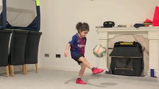 La rovesciata del bambino su Instagram che ha stregato anche Messi