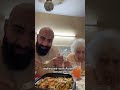 omg oma lotti wird ja zur ne richtigen diva wenn sie nichts zu essen kriegt.. oma essen hunger