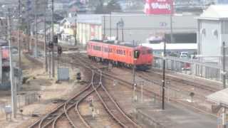 広島行き普通列車1869D三次駅発車　強風の三次駅自由通路からの展望