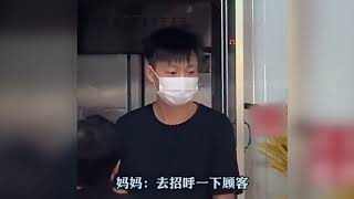 226. 淄博火了之后第一批受害者已经出现了，绿豆糕大爷被当成野