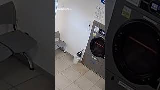 Esplode lavanderia in Spagna, cliente salvo per miracolo #shorts