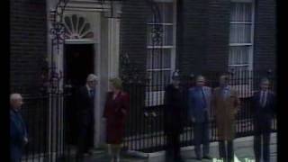 La Thatcher rassegna le dimissioni e lascia Downing Street