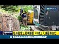 因疏忽未拉起手剎車...維修路燈工程車翻覆 工人遭壓車底亡｜記者 古芙仙 王紹宇｜【live大現場】20231022｜三立新聞台