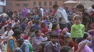 Nepal earthquake: Thousands take refuge in streets