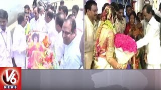TS CM KCR & AP CM Chandrababu Attends Paritala Sriram-Gnana Wedding At Anantapur | V6 News