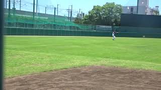 18.7.1　和田　外野から送球の練習　ロッテ浦和