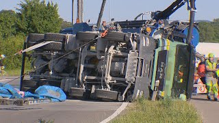 Bülach ZH: Gekippter Lastwagen verursacht erhebliche Verkehrsbehinderungen