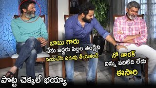See How Junior NTR Making Fun With Jagapathi Babu at Aravinda Sametha Movie Interview || LA Tv