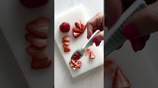 How to offer baby strawberries