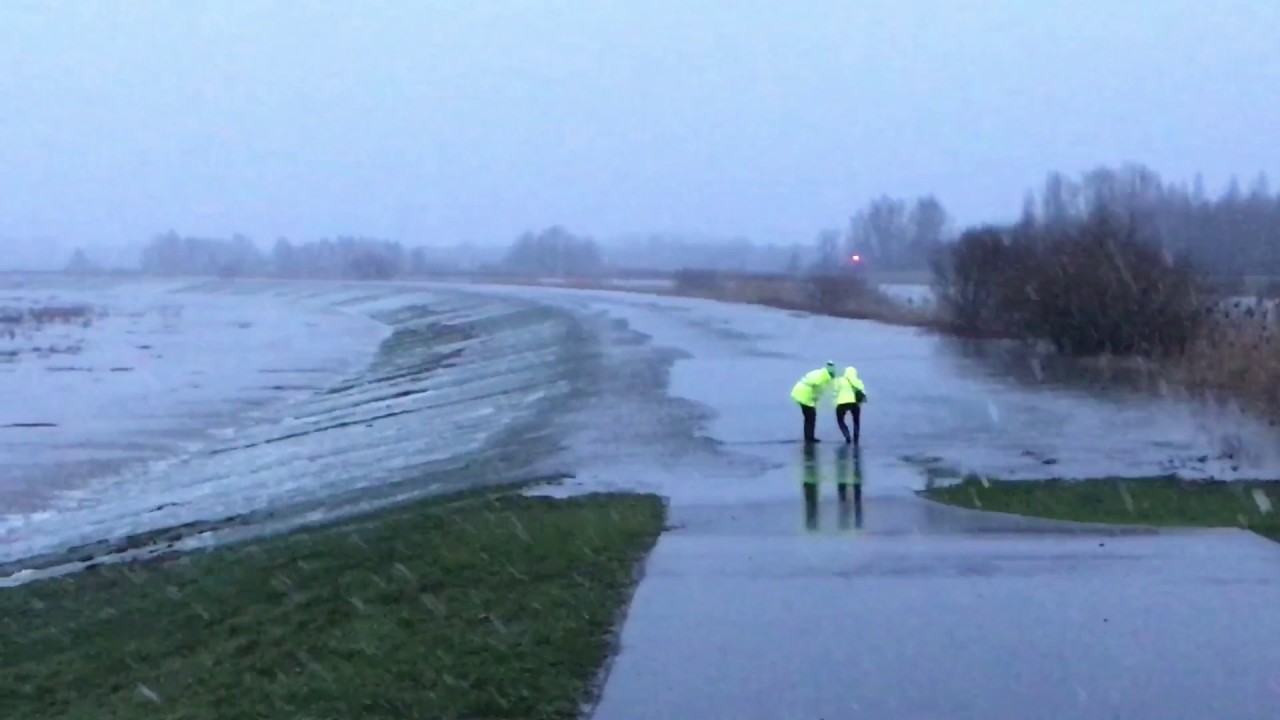 De #Dijle In #Mechelen Overstroomt In Het Gecontroleerd # ...