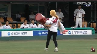 Tall Girl Lifting Up Batsman who couldn't lift her